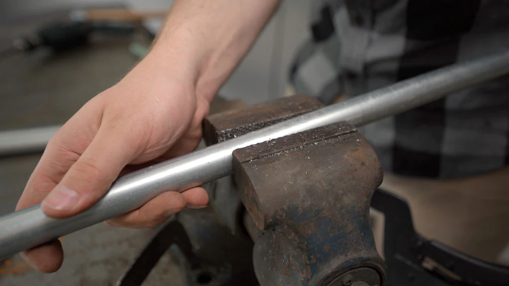 How to cut EMT conduit? Lonwow Industry Co., Ltd.